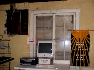 iam_terminal_hole_wall_small_2.jpg